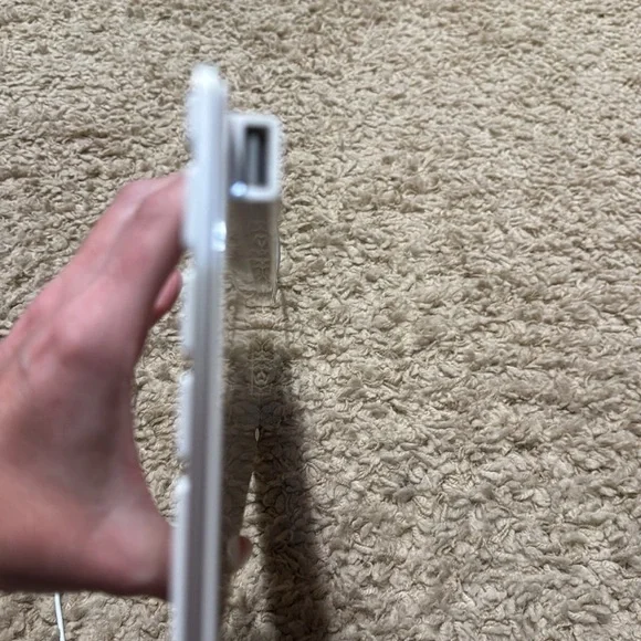 Apple Wired Computer Keyboard - Picture 3 of 6